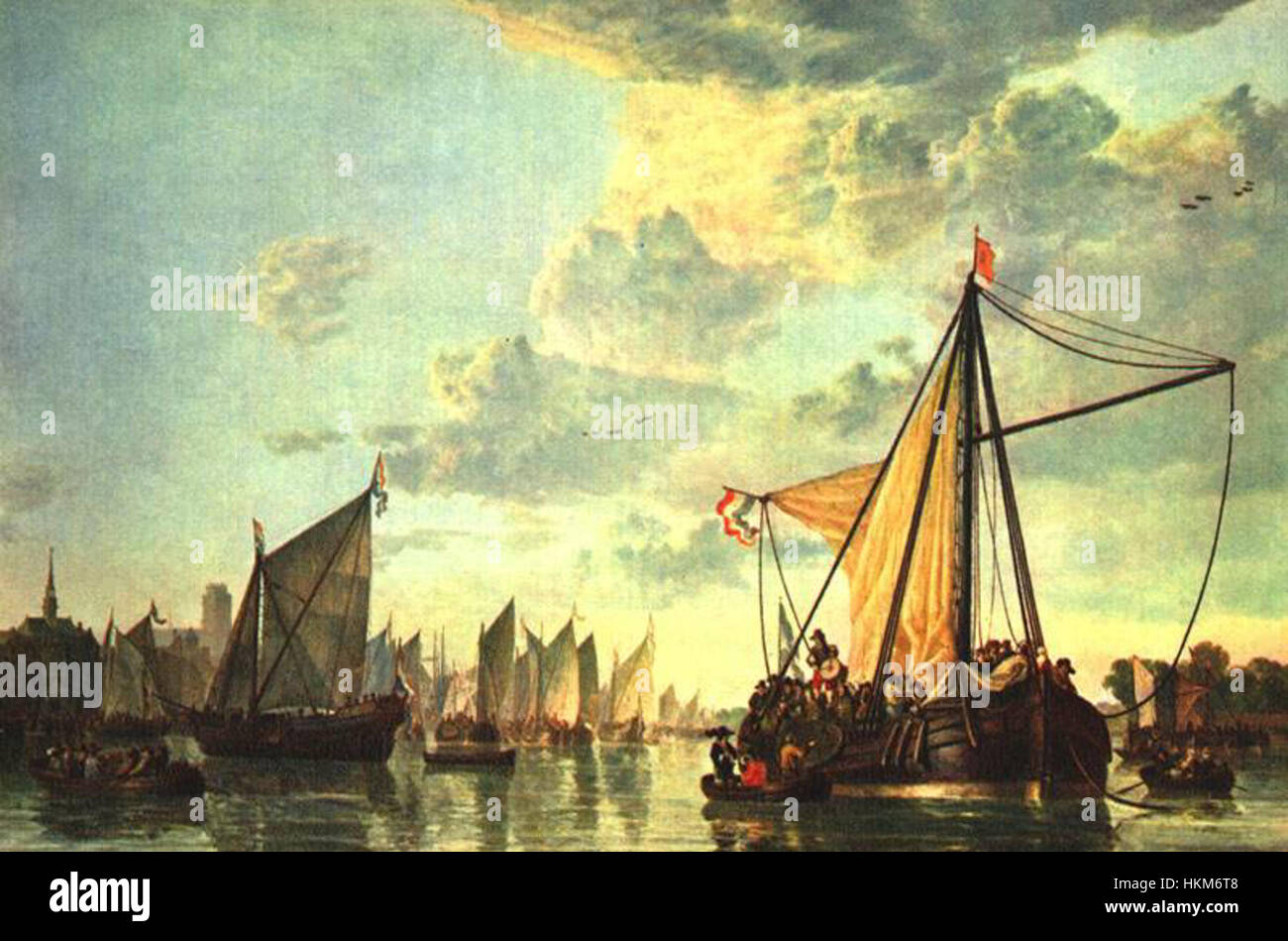 *The Maas at Dordrecht* von Aelbert Cuyp ist ein niederländisches Landschaftsgemälde, das den Fluss Maas mit Figuren und Booten entlang der Küste darstellt. Das Werk ist bekannt für seine naturalistische Darstellung von Licht und Atmosphäre, die charakteristisch für das Goldene Zeitalter der Niederlande ist. Stockfoto