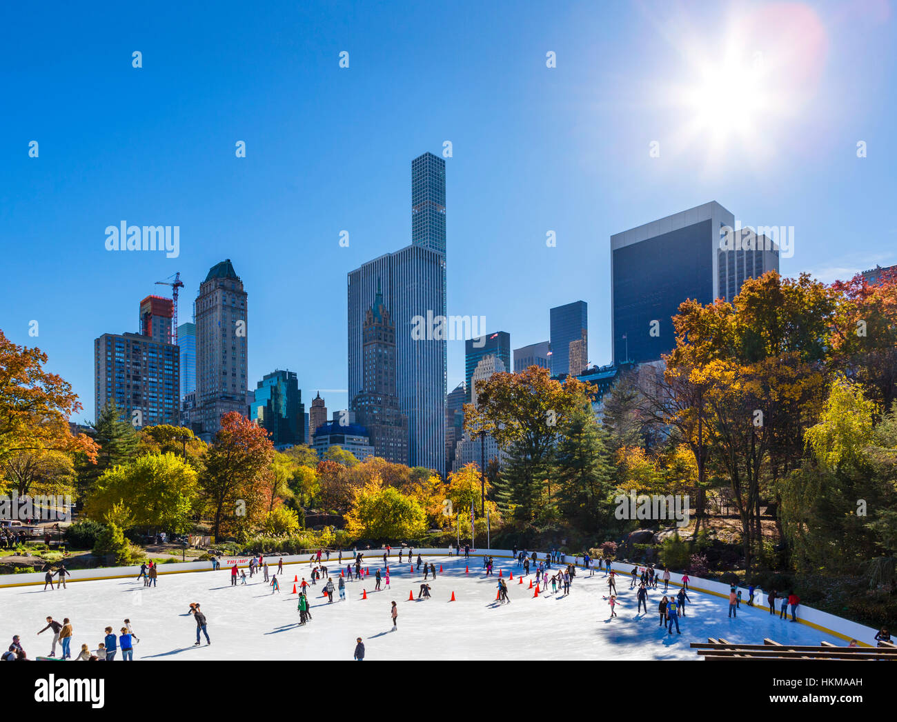 Central Park in New York City. Die Wollman Eisbahn im Herbst, Manhattan, NY, USA Stockfoto