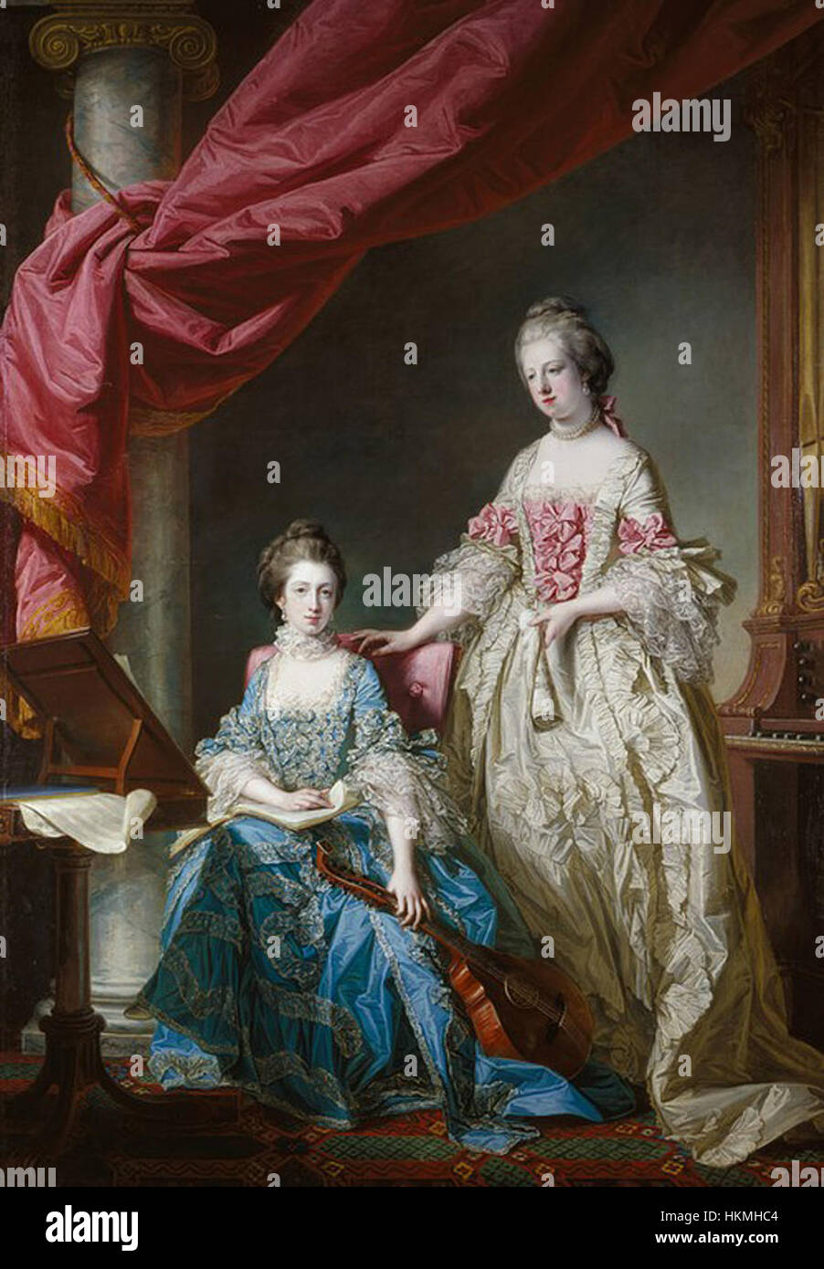 Das Porträt von Caroline Mathilde von England fängt ihre königliche Präsenz mit komplizierten Details ein. Das Ölgemälde spiegelt den Stil der Porträtmalerei aus dem 18. Jahrhundert wider und zeigt ihren Status als königliche Figur innerhalb der britischen Monarchie. Stockfoto