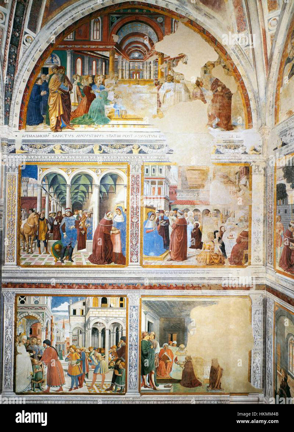 Das Fresko von Benozzo Gozzoli an der linken Wand der Kapelle zeigt komplizierte biblische Szenen mit reicher Symbolik. Das Kunstwerk zeigt die Meisterschaft des Künstlers in der religiösen Ikonographie und seine Liebe zum Detail bei der Darstellung historischer und göttlicher Themen. Stockfoto