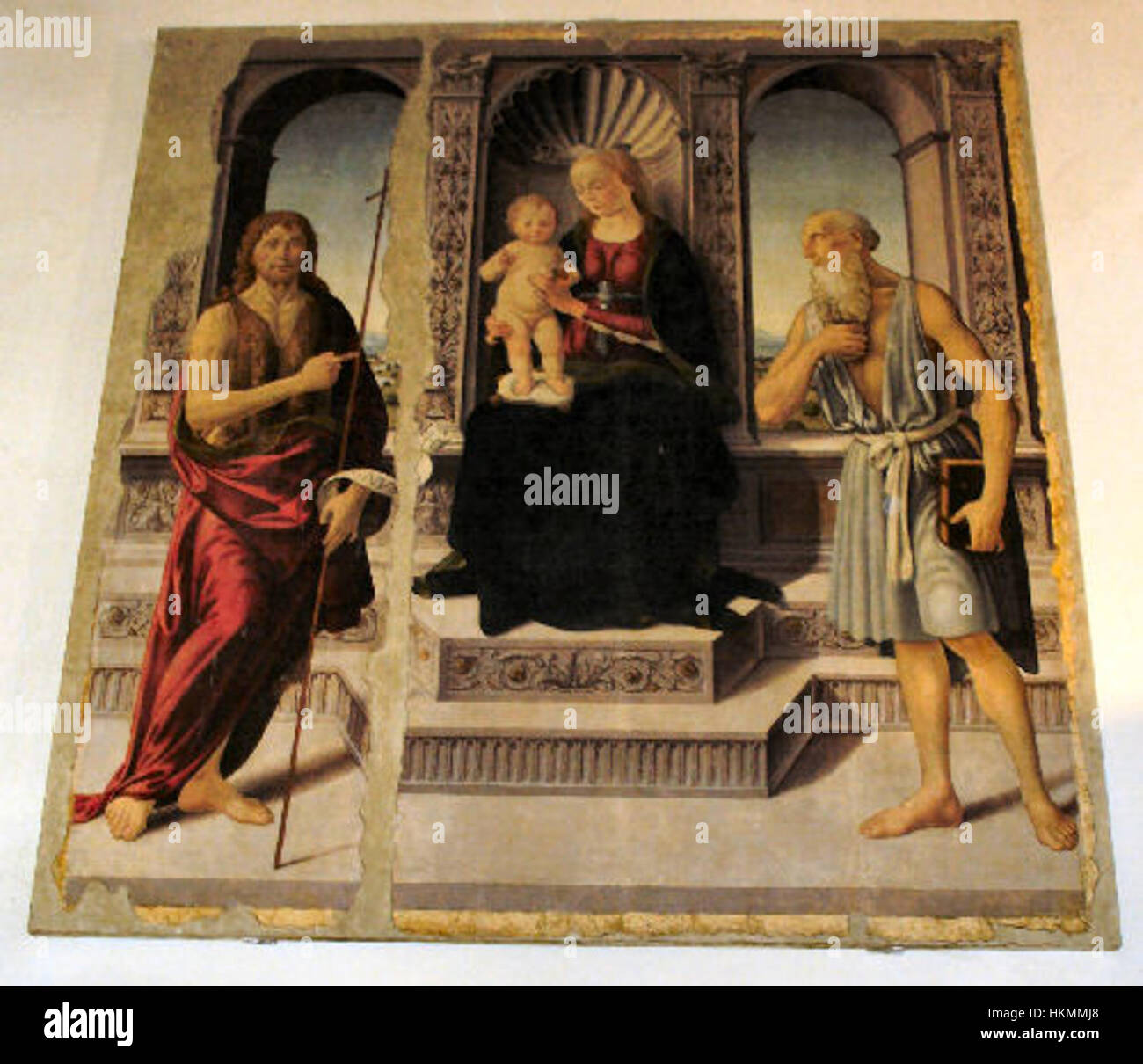 Dieses Gemälde von Biagio di Antonio mit dem Titel „Madonna tra i Santi“ zeigt die Jungfrau Maria umgeben von Heiligen. Es ist ein Beispiel für religiöse Kunst der Renaissance aus der Gambassi Terme Region, die lebendige Farben und spirituelle Themen zeigt. Stockfoto