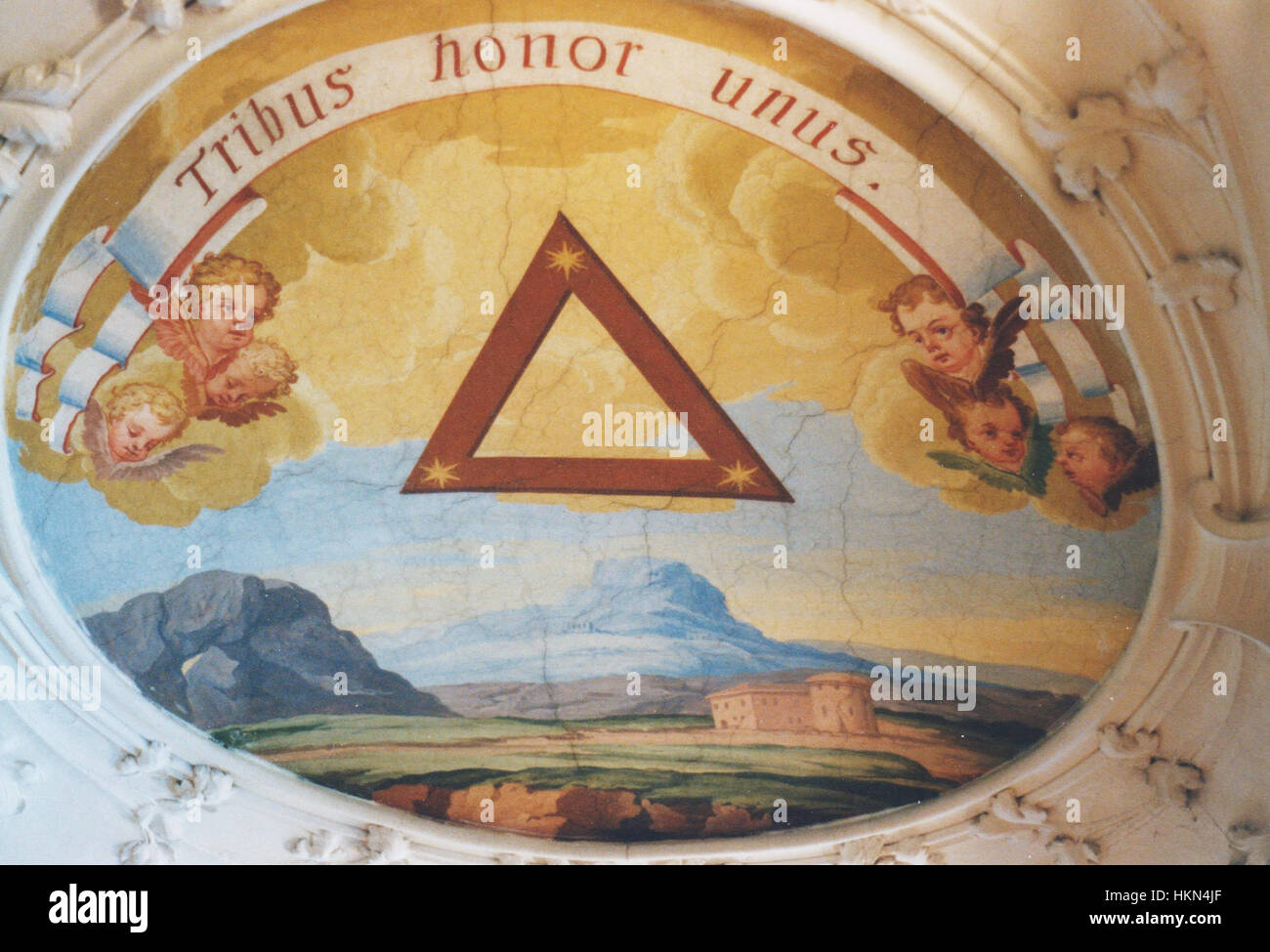 Das *Archiv Ottobeuren 02* ist eine bedeutende Archivsammlung zur Geschichte Ottobeurens. Diese Sammlung enthält Dokumente, Manuskripte und Artefakte, die Einblicke in das historische und kulturelle Leben der Region geben und durch erhaltene Materialien einen Einblick in die Vergangenheit gewähren. Stockfoto