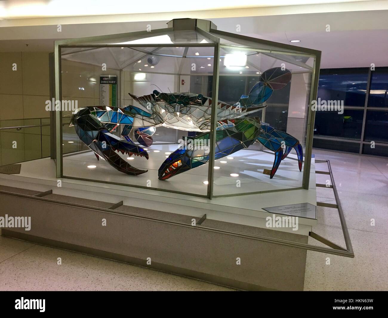 Eine riesige blaue Krabbe-Ausstellung im BWI Flughafen Stockfoto