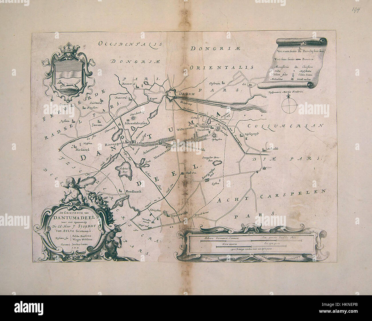 Dieses Gemälde von Atlas Schoemaker zeigt die Region Friesland in den Niederlanden, insbesondere Dantumadeel, und hebt die ländliche Landschaft und das Dorfleben hervor. Das Kunstwerk zeigt die regionale Schönheit und die niederländische kulturelle Umgebung. Stockfoto