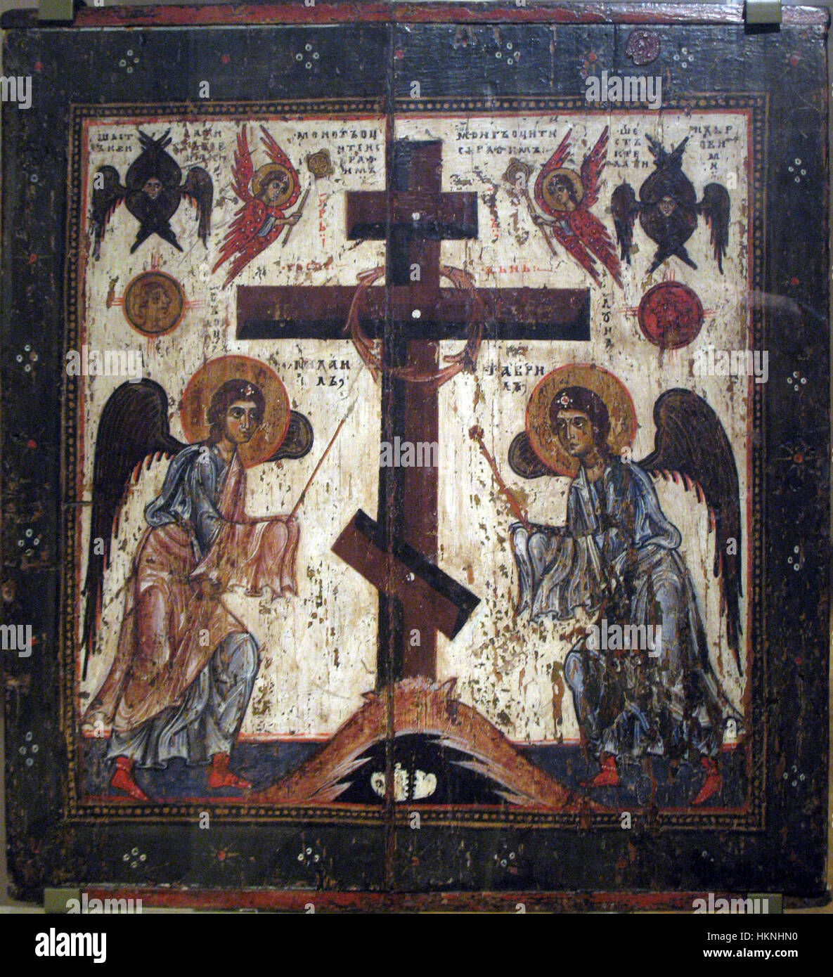 Ein Gemälde aus dem Jahr 1275 mit dem Titel „Verherrlichung des Kreuzes“, das religiöse Symbolismus und mittelalterliche Kunst aus der russischen Stadt Nowgorod darstellt. Stockfoto