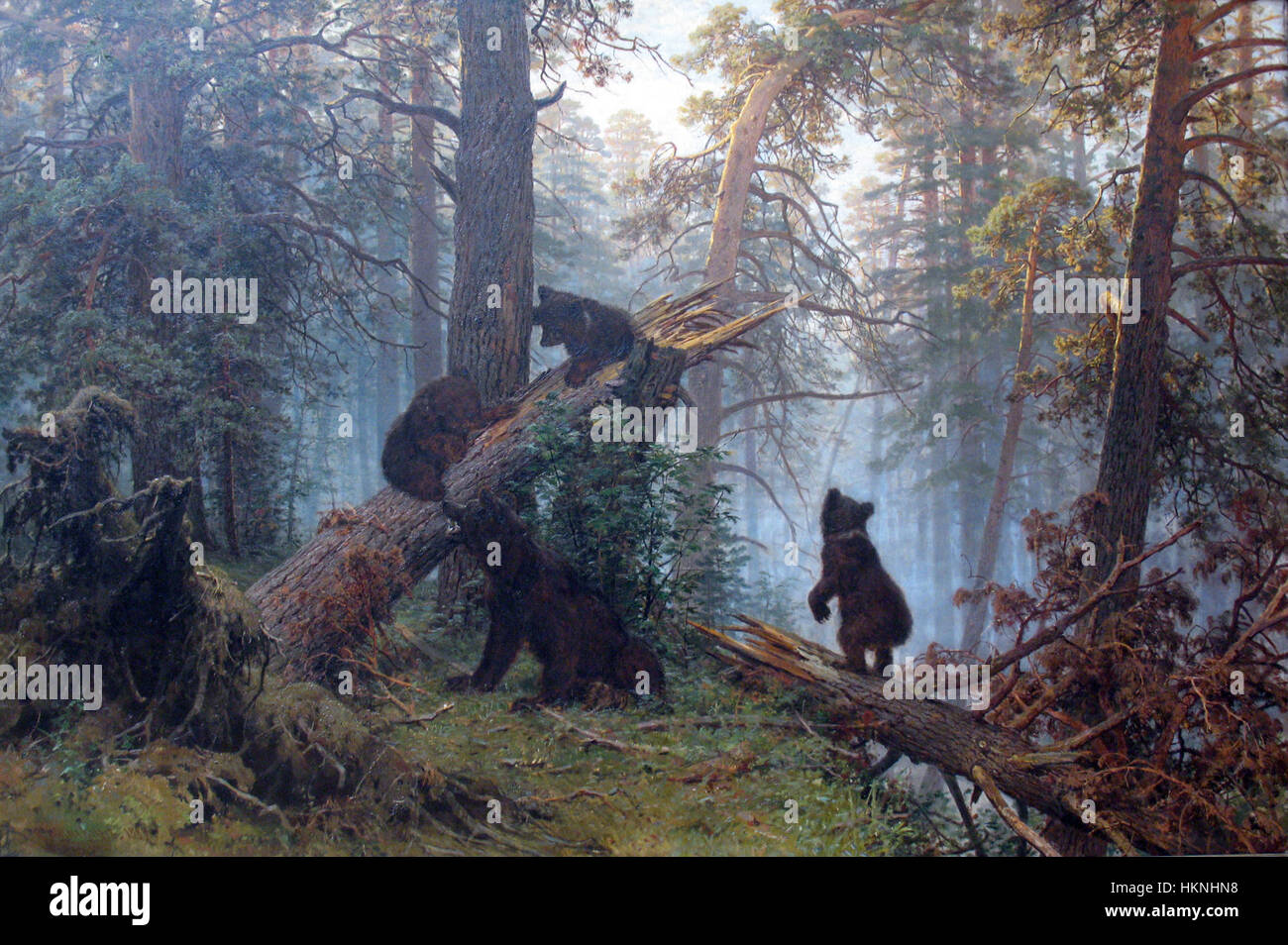 „Morgen im Pinienwald“ (Morgen im Pinienwald) von Ivan Shishkin ist ein Ölgemälde aus dem Jahr 1889, das die Ruhe eines Waldes am frühen Morgen einfängt. Shishkin ist bekannt für seine detaillierten Naturdarstellungen und betont die hohen Kiefern und die friedliche Atmosphäre der Szene. Stockfoto