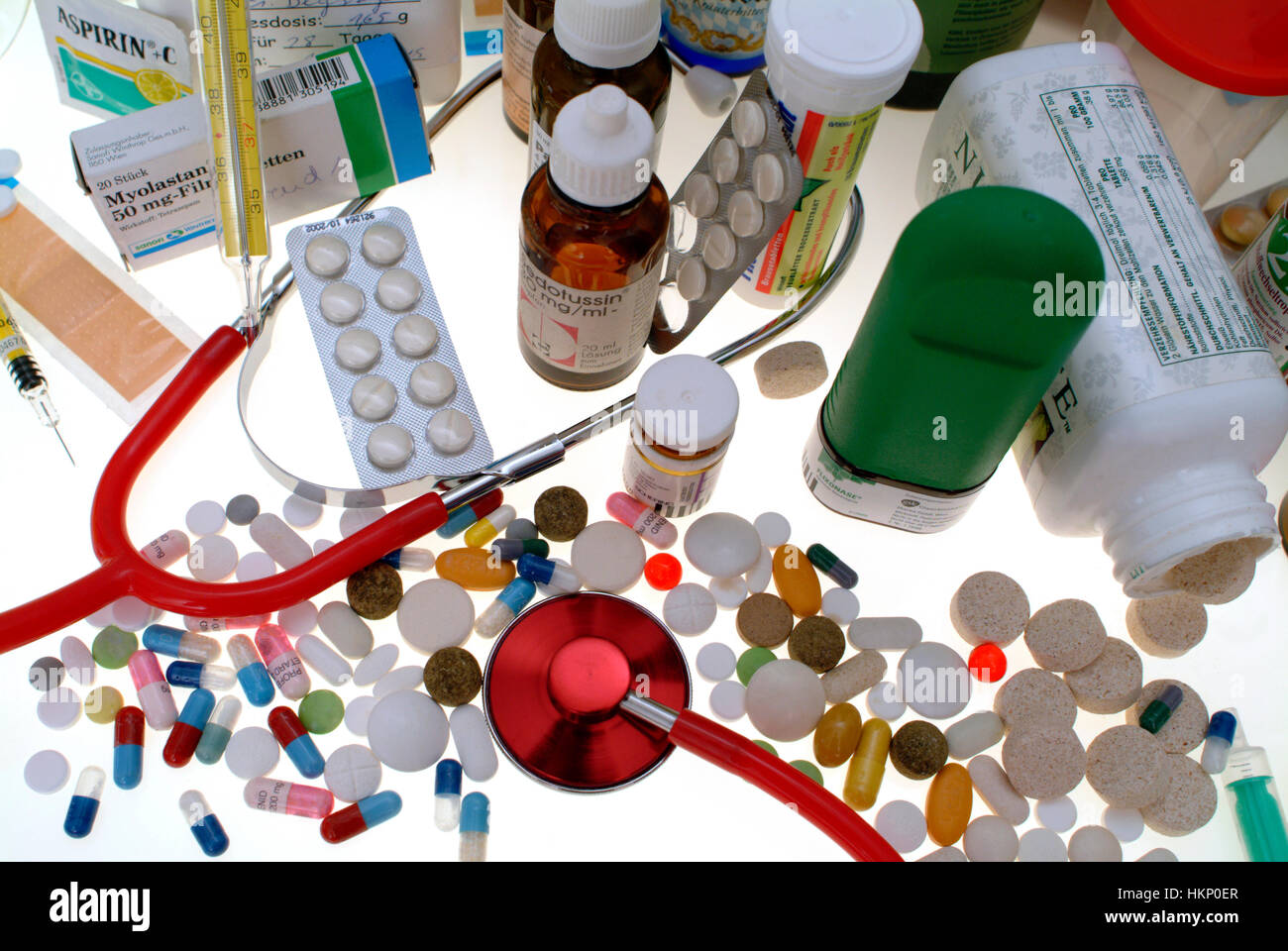 Medikamente und Stethoskop Stockfoto