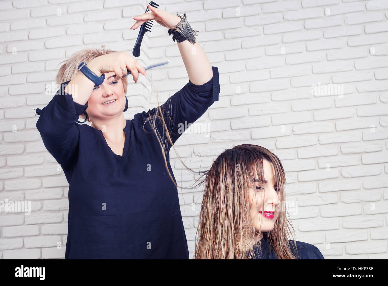 Friseur Haare schneiden Frau Stockfoto