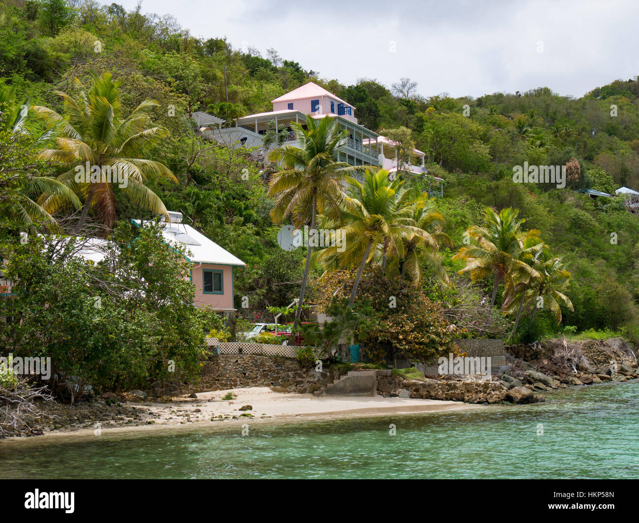 Häuser neben Brewer es Bucht, westliche Tortola, British Virgin Islands. Stockfoto