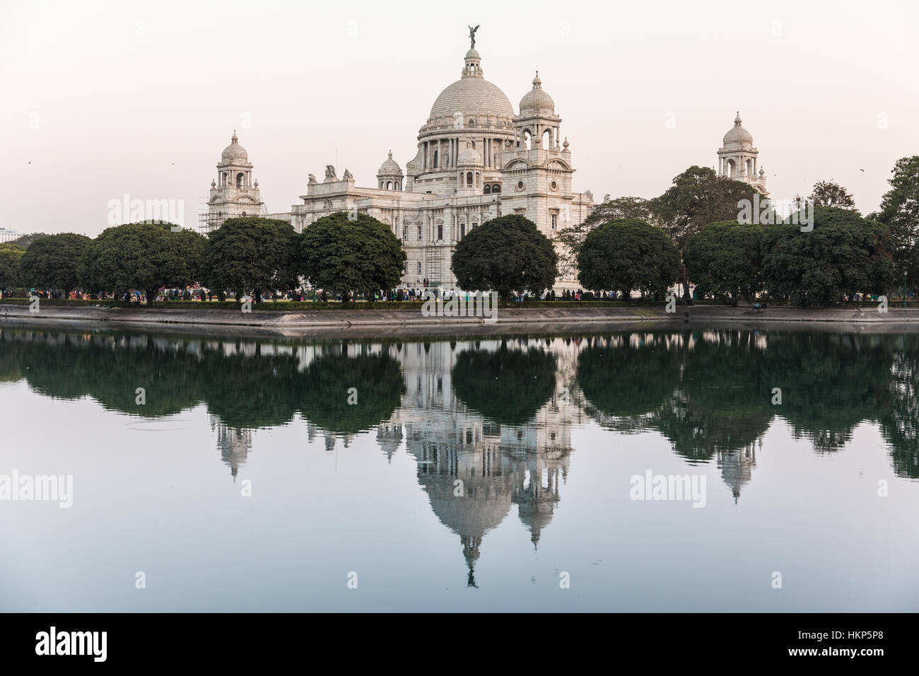 Das Victoria Memorial und die Reflexion in Kolkata (Kalkutta), Westbengalen, Indien Stockfoto