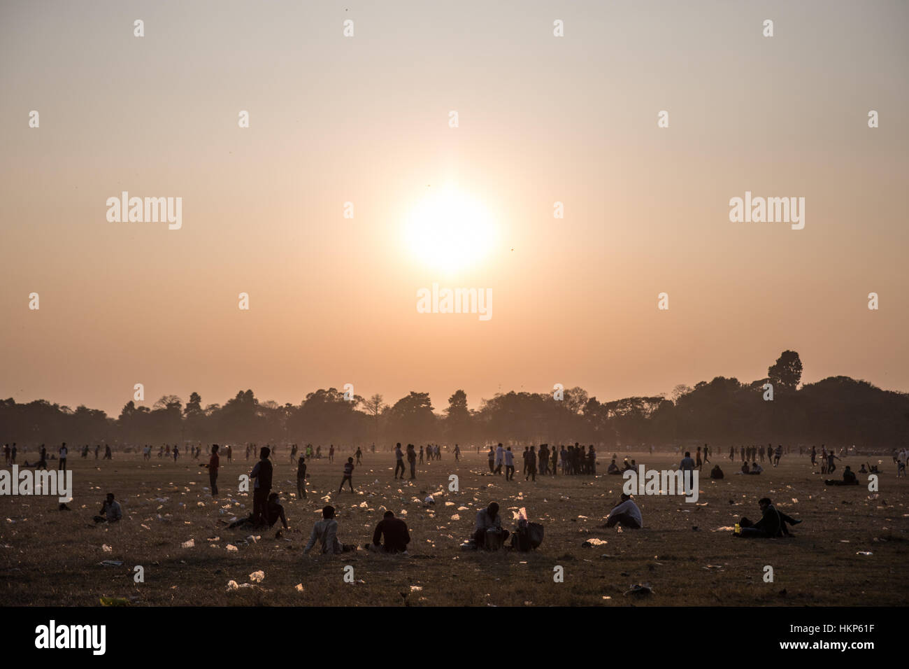 Die Sonne geht über Maidan Park in Kolkata (Kalkutta), West Bengal, Indien. Stockfoto