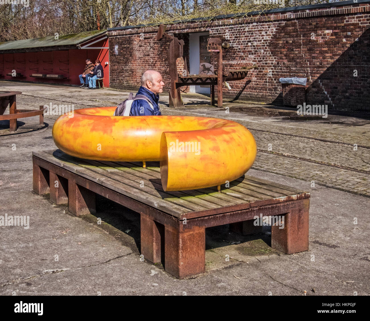 Künstler-Installation von Kunst & Werke, die aus zurückgefordert Industriematerialien & Metall im Natur-Park Schöneberger Südgelände Naturreservat - Berlin Stockfoto