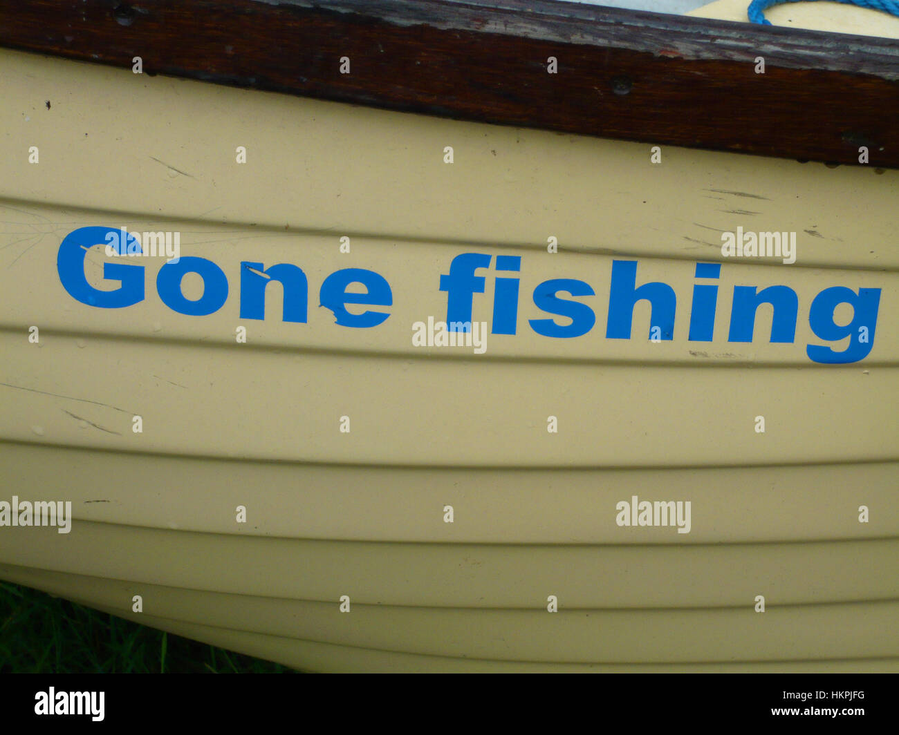 Schreiben auf der Seite eines Bootes "GONE FISHING" Stockfoto