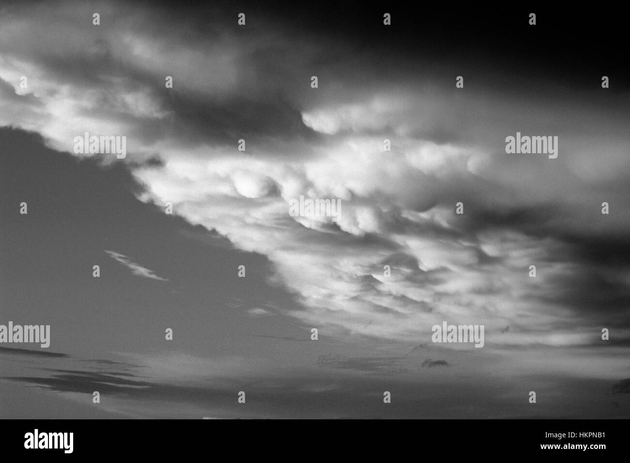 Sonnenuntergang mit Gewitter Cumulonimbus mit Mammato-Wolken unter Washington State USA Stockfoto