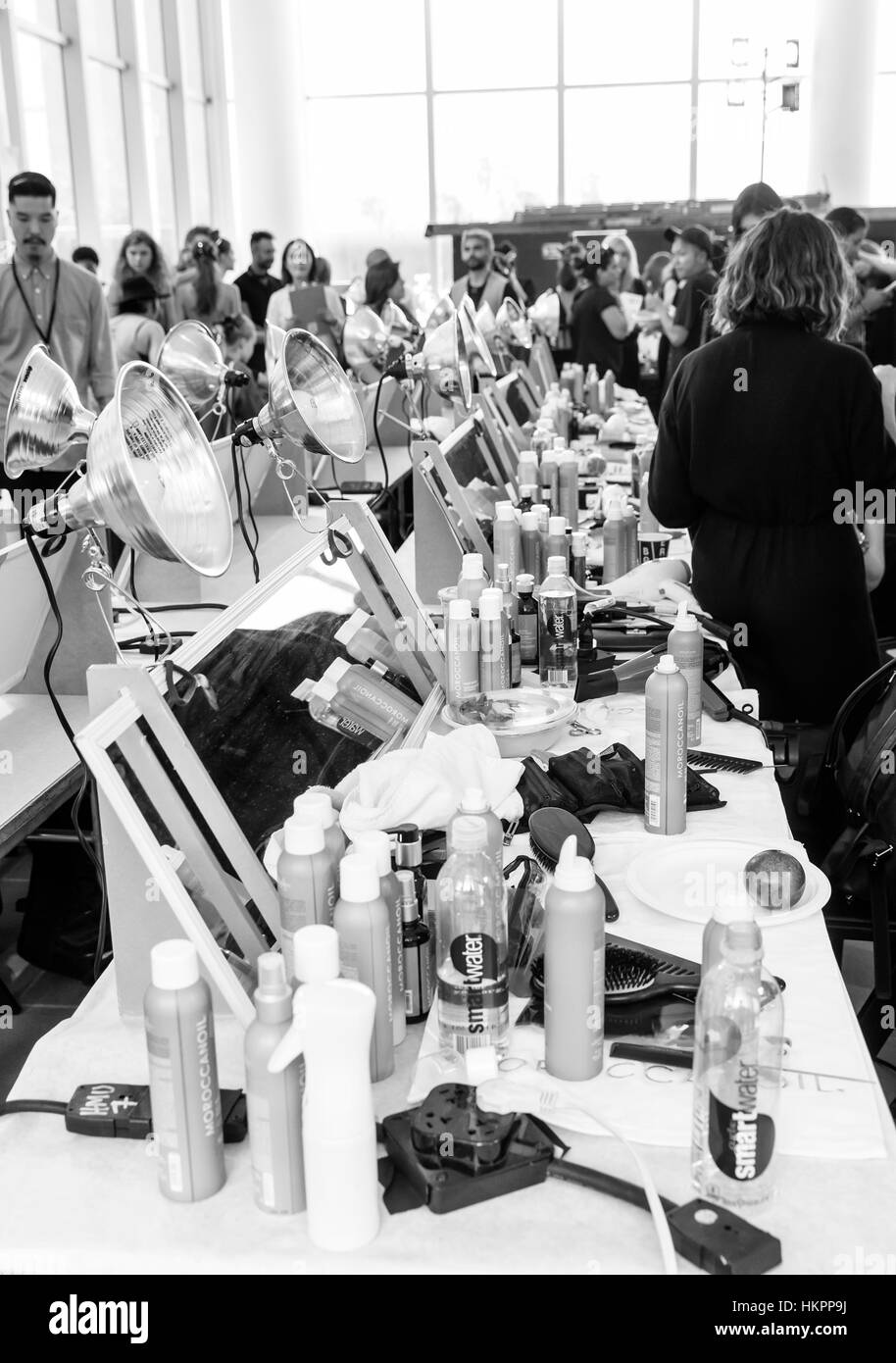New York, NY - 13. September 2016: Einen Überblick über die Atmosphäre hinter den Kulissen, bevor Monique Lhuillier Frühjahr 2017-Mode Stockfoto
