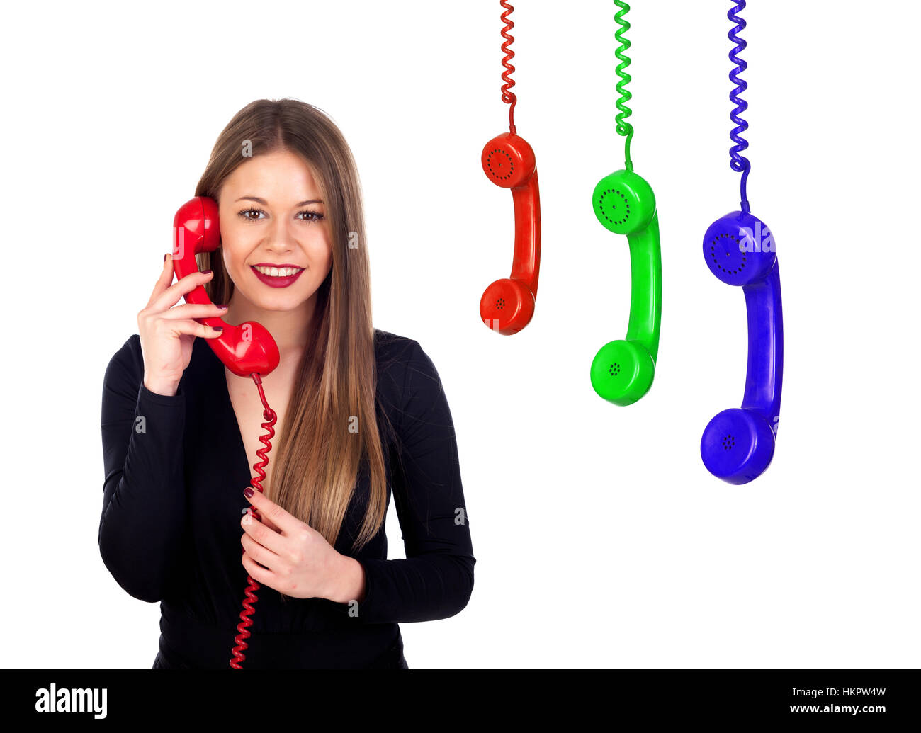 Stilvolle Frau mit einem roten Telefon und andere bunte Handys hängen auf einem weißen Hintergrund isoliert Stockfoto