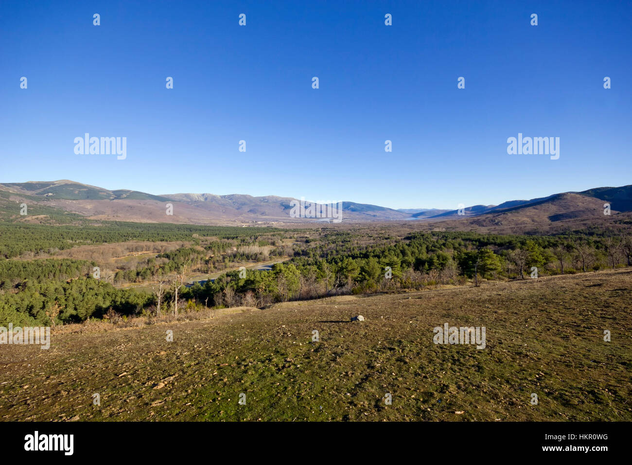 Weitwinkelaufnahme des Rascafria-Tals (Madrid, Spanien, 2016). Stockfoto