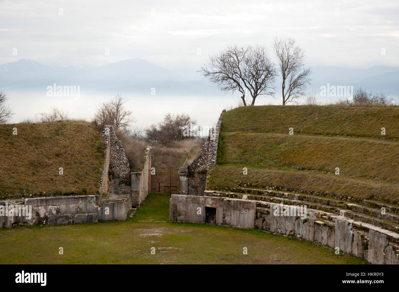 ALBA FUCENS, Abruzzen, Italien: Ein Detail der alten Roman Amphitheater aus der ersten Hälfte des ersten Jahrhunderts nach Christus. Stockfoto
