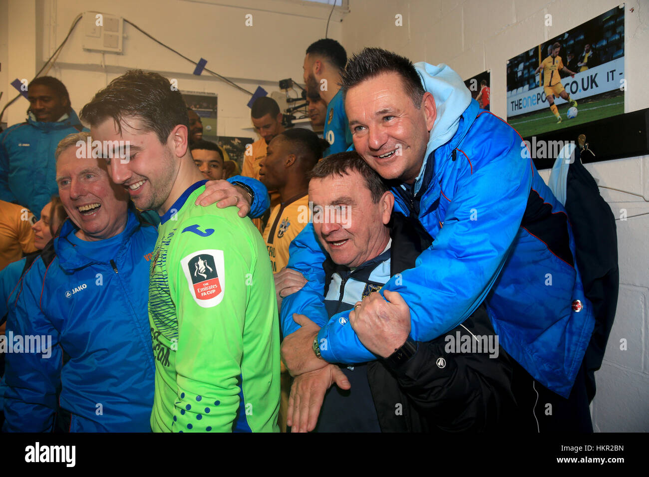 Sutton United-Trainer Paul Doswell feiert nach dem Schlusspfiff beim Emirates FA Cup vierten Vorrundenspiel am Sportplatz Borough, London. Stockfoto