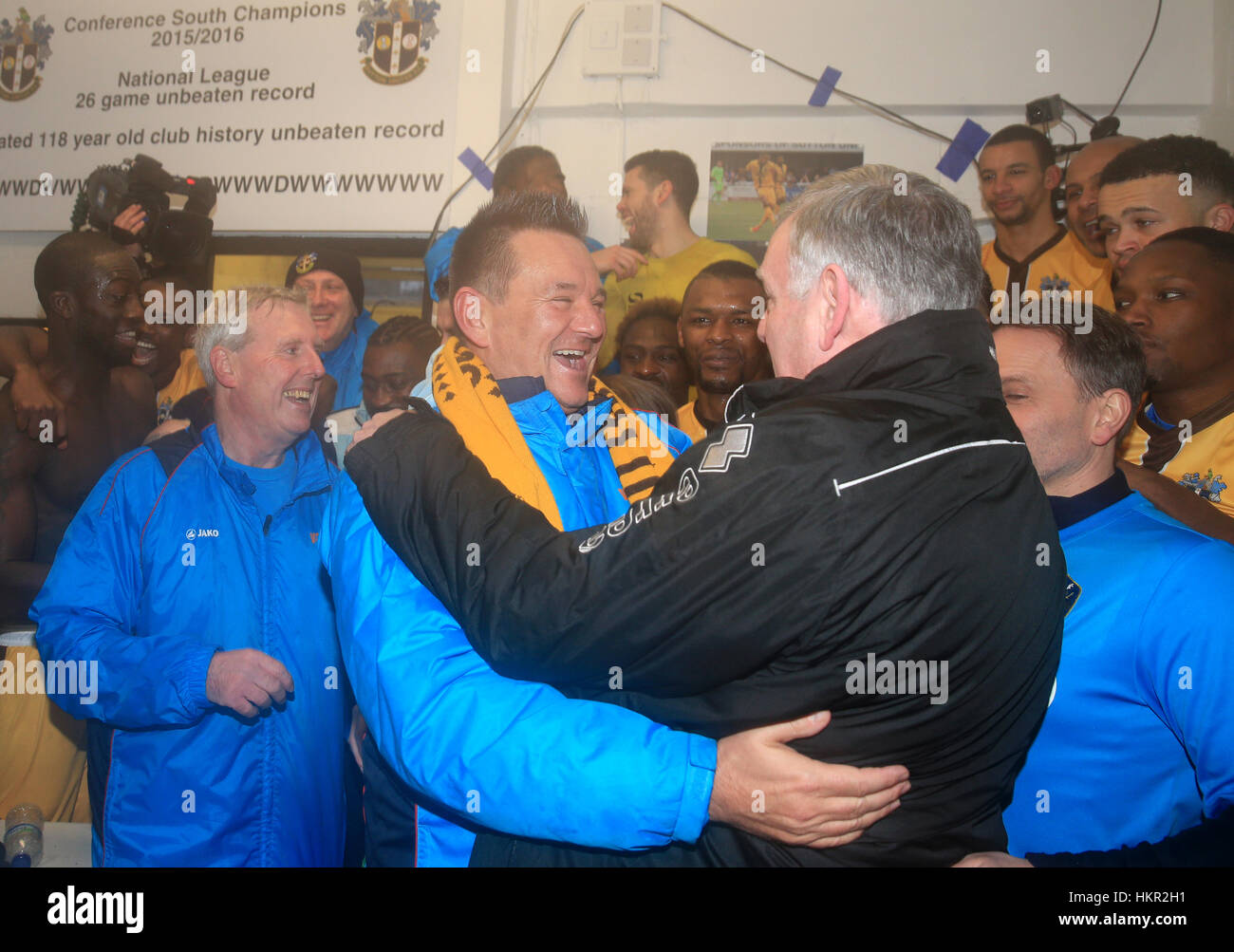 Sutton United-Trainer Paul Doswell feiert nach dem Schlusspfiff beim Emirates FA Cup vierten Vorrundenspiel am Sportplatz Borough, London. Stockfoto