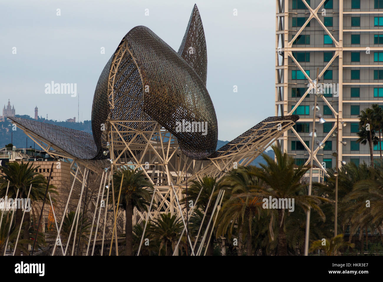 Frank Gehry-Skulptur am Strand in Barcelona Spanien. Stockfoto