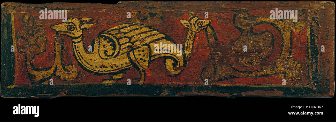 Diese Deckenplatte zeigt fantastische Motive von Tieren, die Pflanzen fressen, und veranschaulicht das komplizierte Design und symbolische Darstellungen in dekorativen Künsten. Die Kombination von Fantasie und Natur findet sich häufig in den frühen modernen dekorativen Werken. Stockfoto