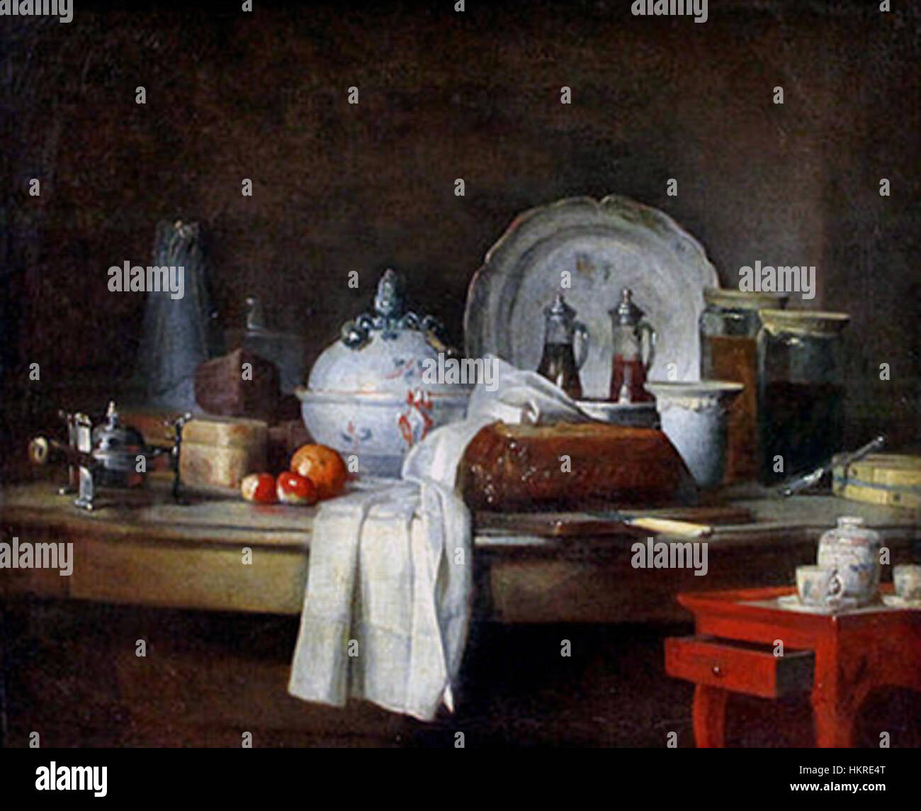 Chardins „La Table d’Office“ ist ein Stillleben-Gemälde, das seine Beherrschung in der Erfassung von Alltagsgegenständen mit bemerkenswertem Realismus und subtiler Verwendung von Licht widerspiegelt, typisch für sein Werk im 18. Jahrhundert. Stockfoto