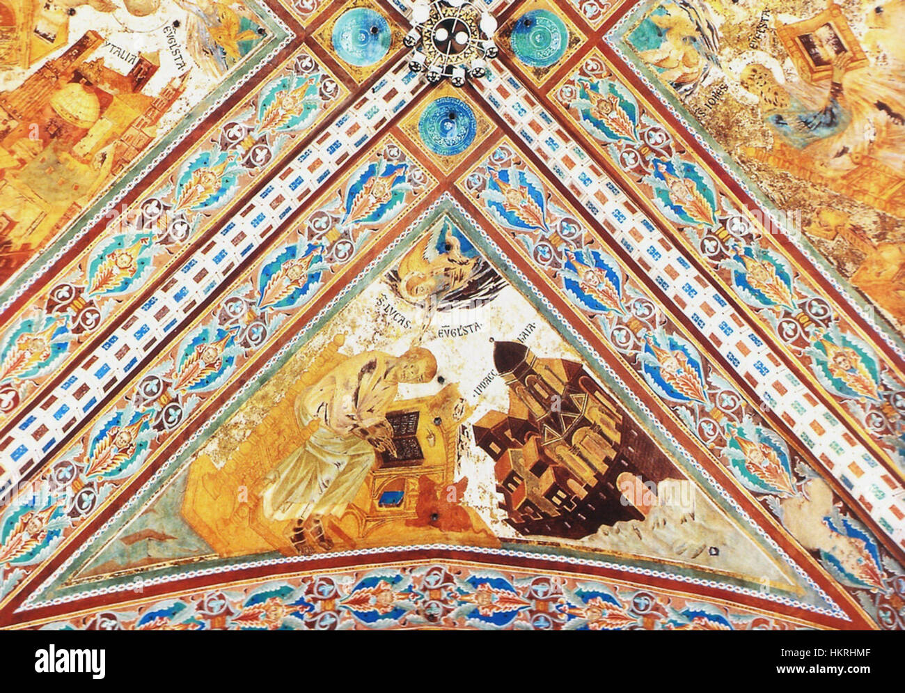 Cimabue's „San Luca“ ist ein ikonisches Gemälde, das den italienischen Renaissance-Stil widerspiegelt. Das Kunstwerk, das den Heiligen Lukas darstellt, zeigt die Verwendung byzantinischer Einflüsse in der Kunst der frühen Renaissance, die für ihre religiösen Themen und lebendigen Farben bekannt ist. Stockfoto