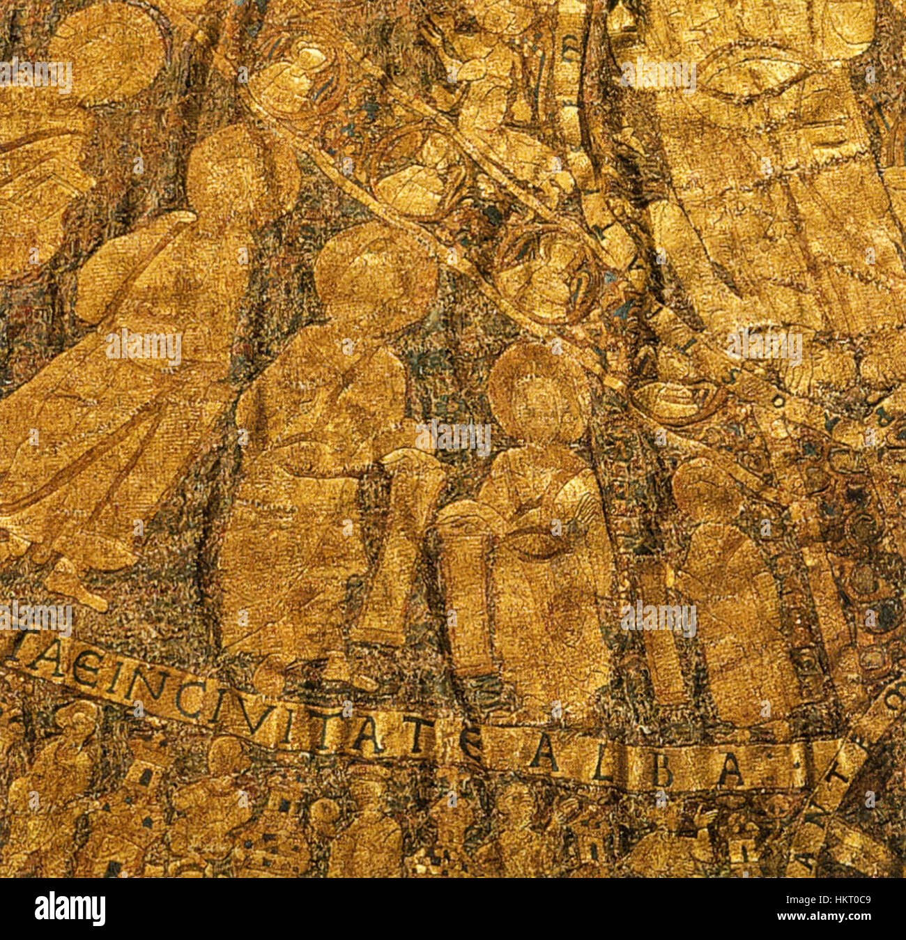 Eine Nahaufnahme der Krönungsglocke, ein wichtiges zeremonielles Kleidungsstück, das während der königlichen Krönungen verwendet wurde. Das komplizierte Design und die reichhaltigen Materialien zeigen die Handwerkskunst und historische Bedeutung dieses königlichen Artefakts. Stockfoto