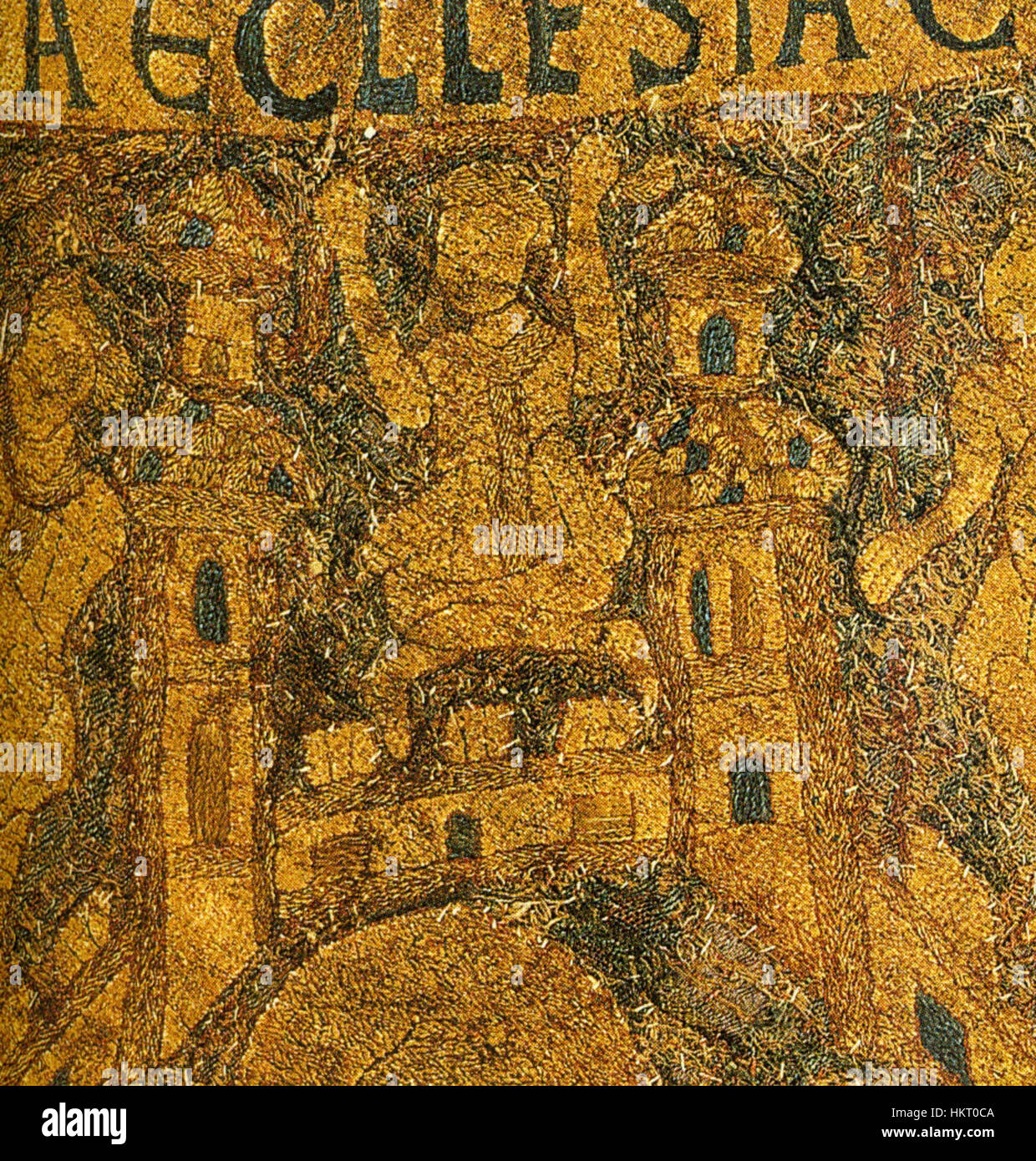 Dieses Detail aus einem religiösen Kunstwerk zeigt den architektonischen Rahmen eines Apostels, wahrscheinlich Teil eines größeren Altaraufbaus. Der Fokus liegt auf den komplexen Elementen, die die Figur umgeben und das für die religiöse Kunst der Renaissance typische kunstvolle Design hervorheben. Stockfoto