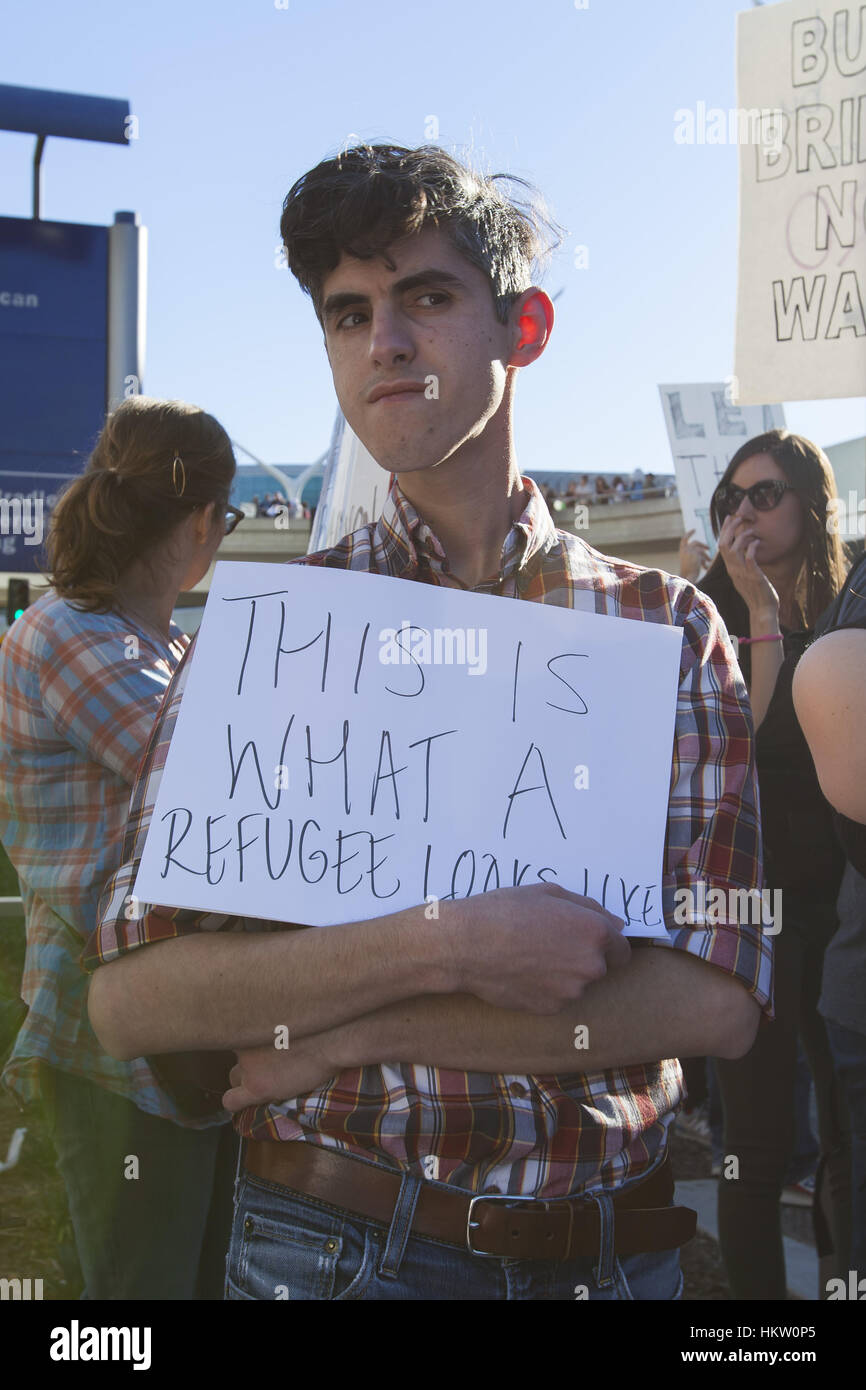 Los Angeles, Kalifornien, USA. 29. Januar 2017. Demonstranten auszusprechen gegen ein '' muslimischen Verbot '', die Reisen in die USA aus sieben meisten moslemischen Nationen verhindert. Bildnachweis: Mariel Calloway/ZUMA Draht/Alamy Live-Nachrichten Stockfoto
