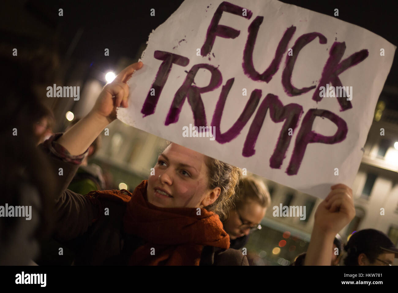 Glasgow, Vereinigtes Königreich. 30. Januar 2017. Protest gegen die Politik und die Präsidentschaft von Donald Trump, Präsident der Vereinigten Staaten von Amerika, in George Square, Glasgow, Schottland, am 30. Januar 2017. Bildnachweis: Jeremy Sutton-Hibbert/Alamy Live-Nachrichten Stockfoto