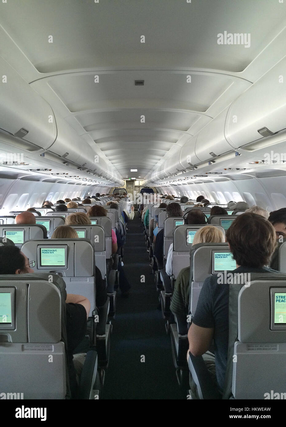 Den Gang eines Passagierflugzeuges Stockfoto