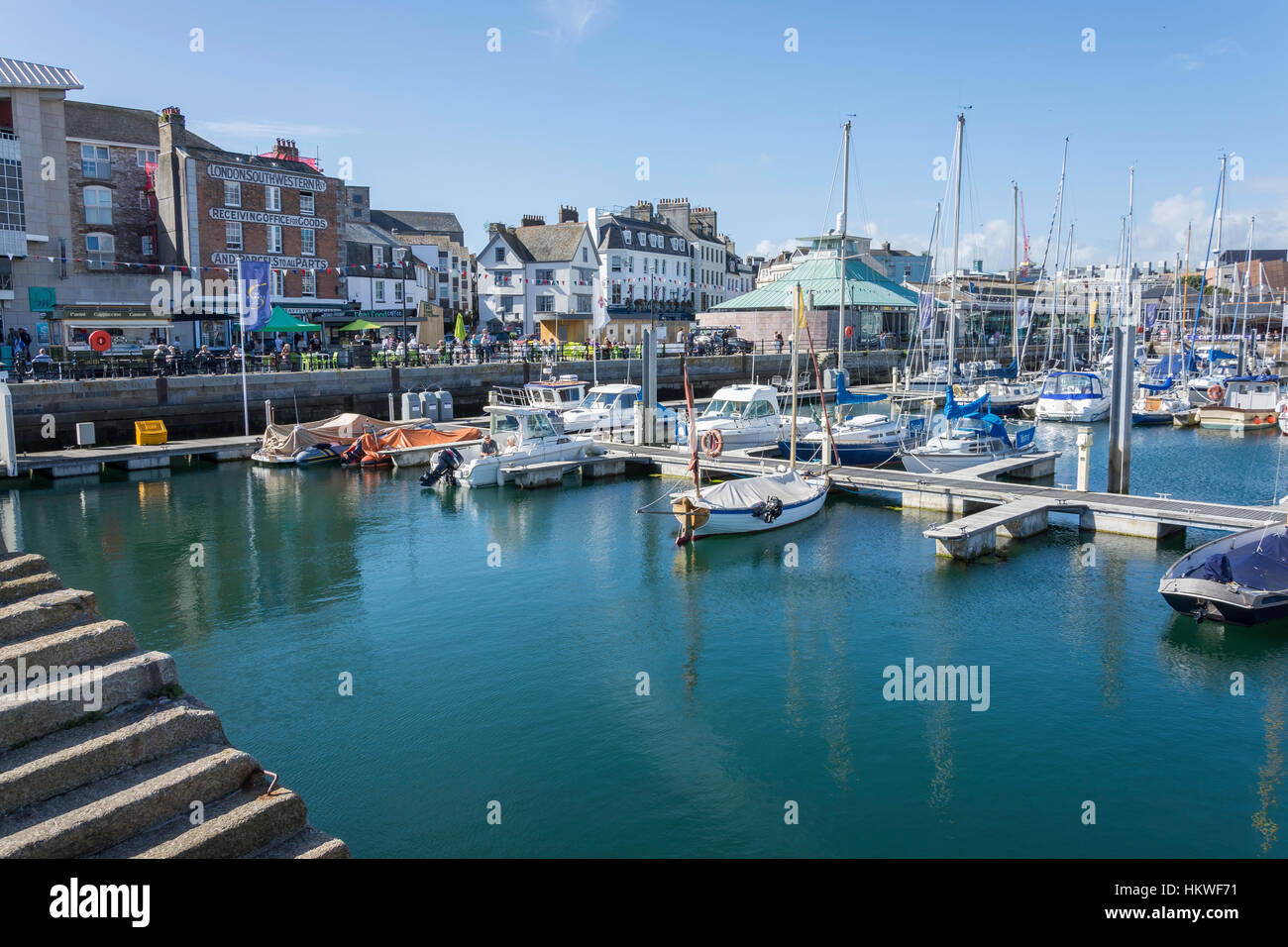 Barbican Waterfront und der Yachthafen von Sutton Harbour, Barbican, Plymouth, Devon, England, Vereinigtes Königreich Stockfoto