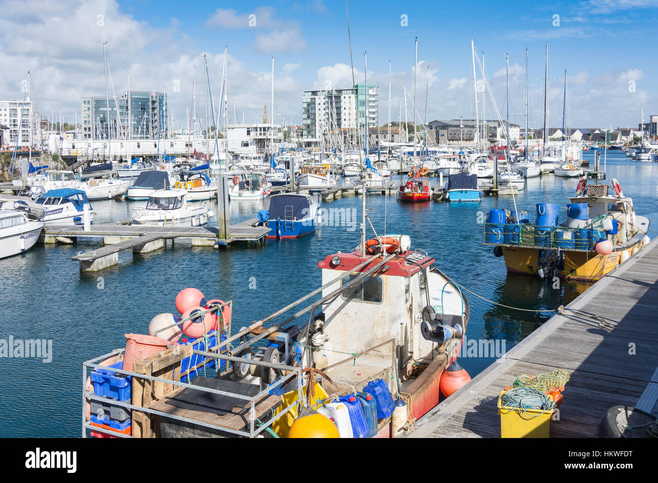 Angelboote/Fischerboote in Sutton Harbour, Barbican, Plymouth, Devon, England, Vereinigtes Königreich Stockfoto