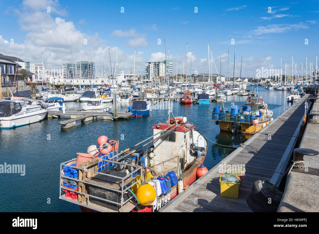 Angelboote/Fischerboote in Sutton Harbour, Barbican, Plymouth, Devon, England, Vereinigtes Königreich Stockfoto