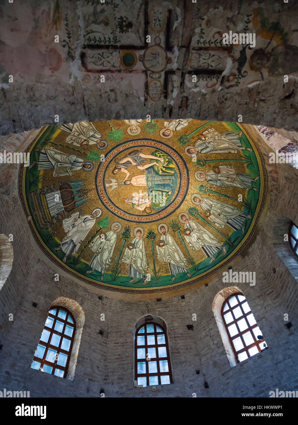 RAVENNA, Italien - 4. November 2012: Innere des arianischen Baptisterium in Ravenna Stadt. Gebaut wurde es von der ostgotischen König Theodoric das große Ende Stockfoto