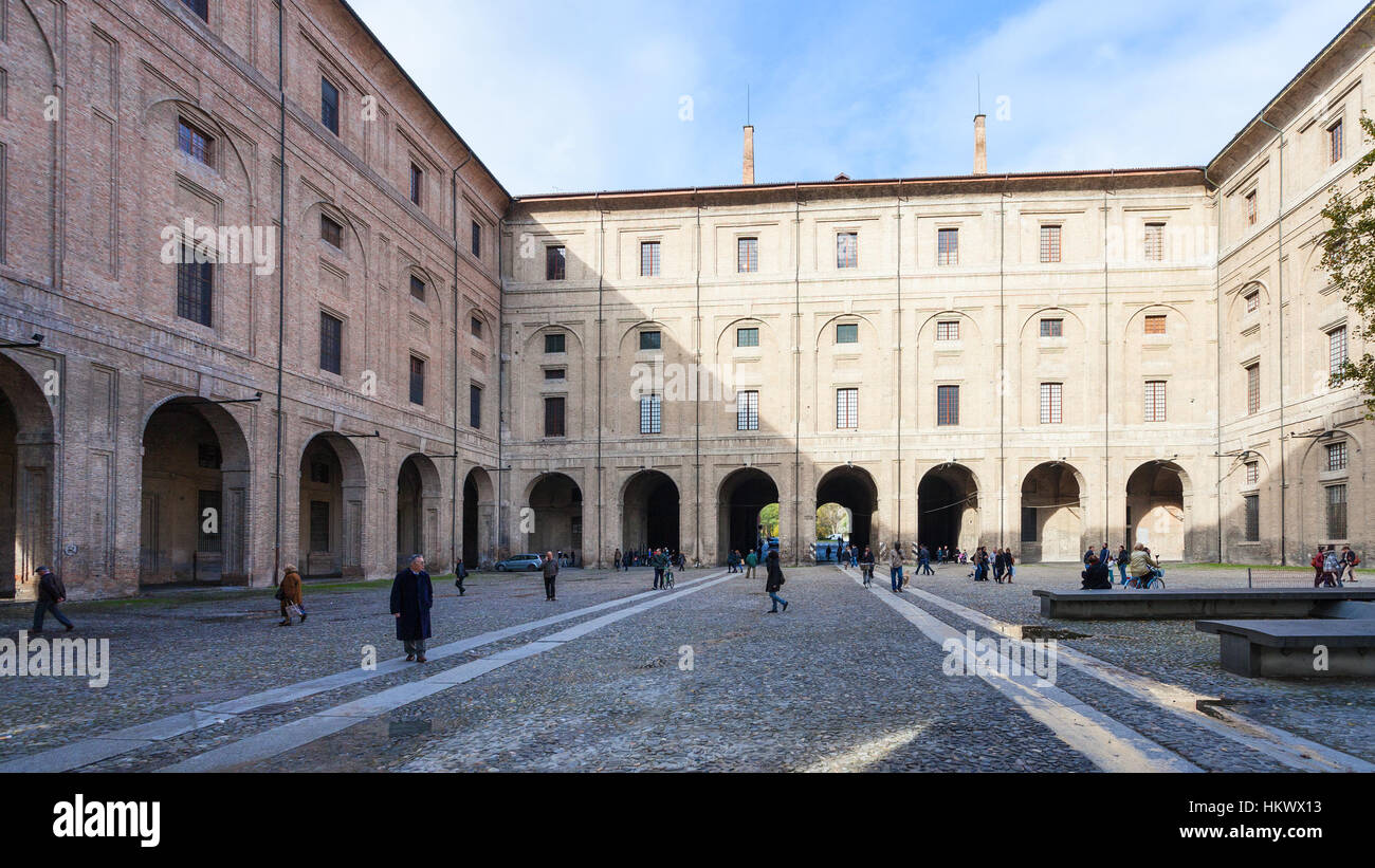 PARMA (Italien)-3. November 2012: Innenhof des Palazzo della Pillotta in Parma Stadt, wurde der Palast um 1583, in den letzten Jahren der Herrschaft o gebaut Stockfoto