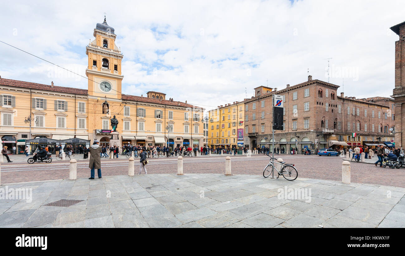 PARMA, Italien - 3. November 2012: Piazza Garibaldi in Parma Stadt. Parma war von 183 v. Chr. römische Kolonie und Piazza Garibaldi war das Forum Romanum und heute Stockfoto