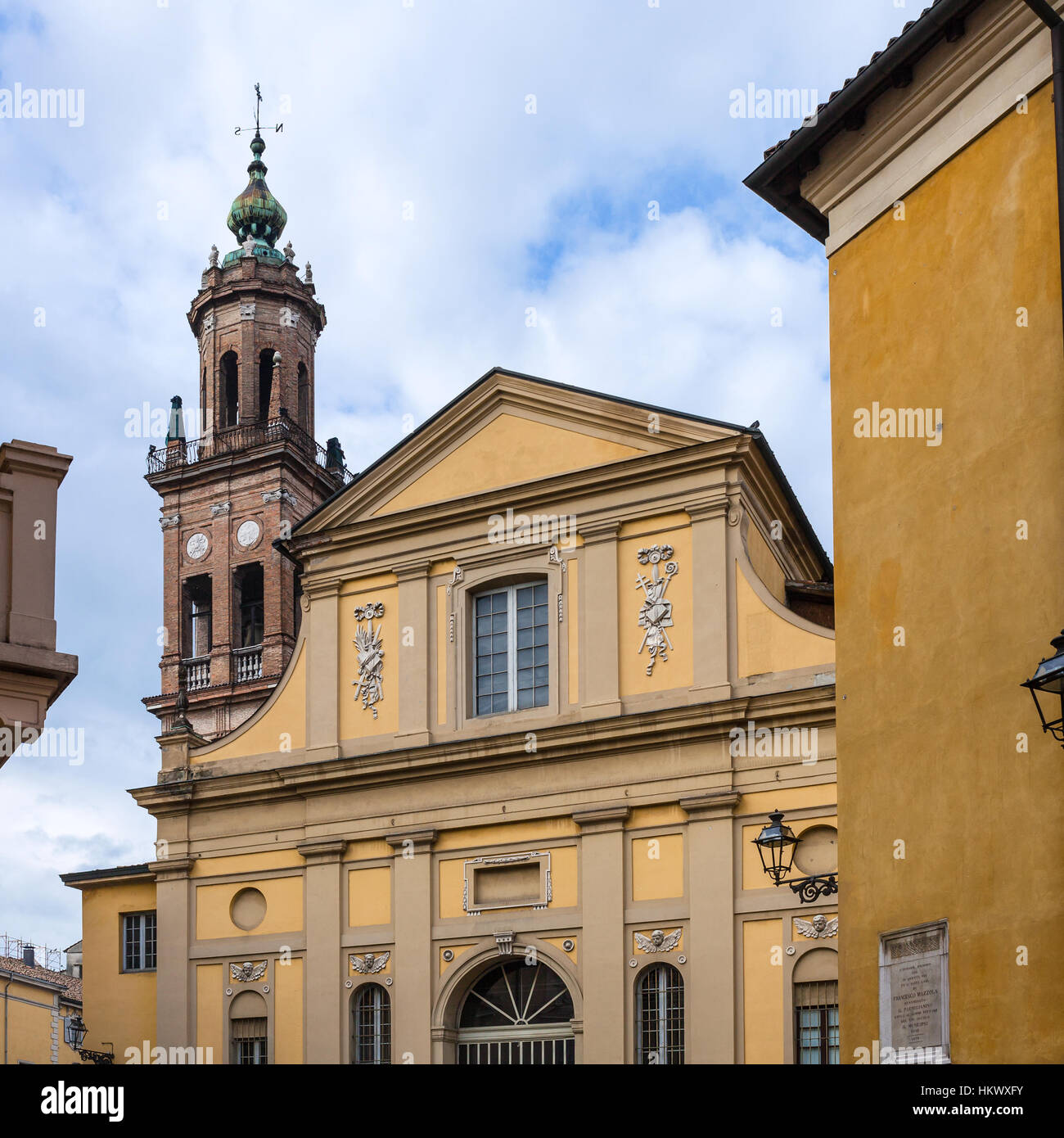Reisen Sie nach Italien - Fassade der Pinacoteca Stuard im Flügel des ehemaligen Benediktiner-Kloster von San Paolo in Parma Stadt Stockfoto