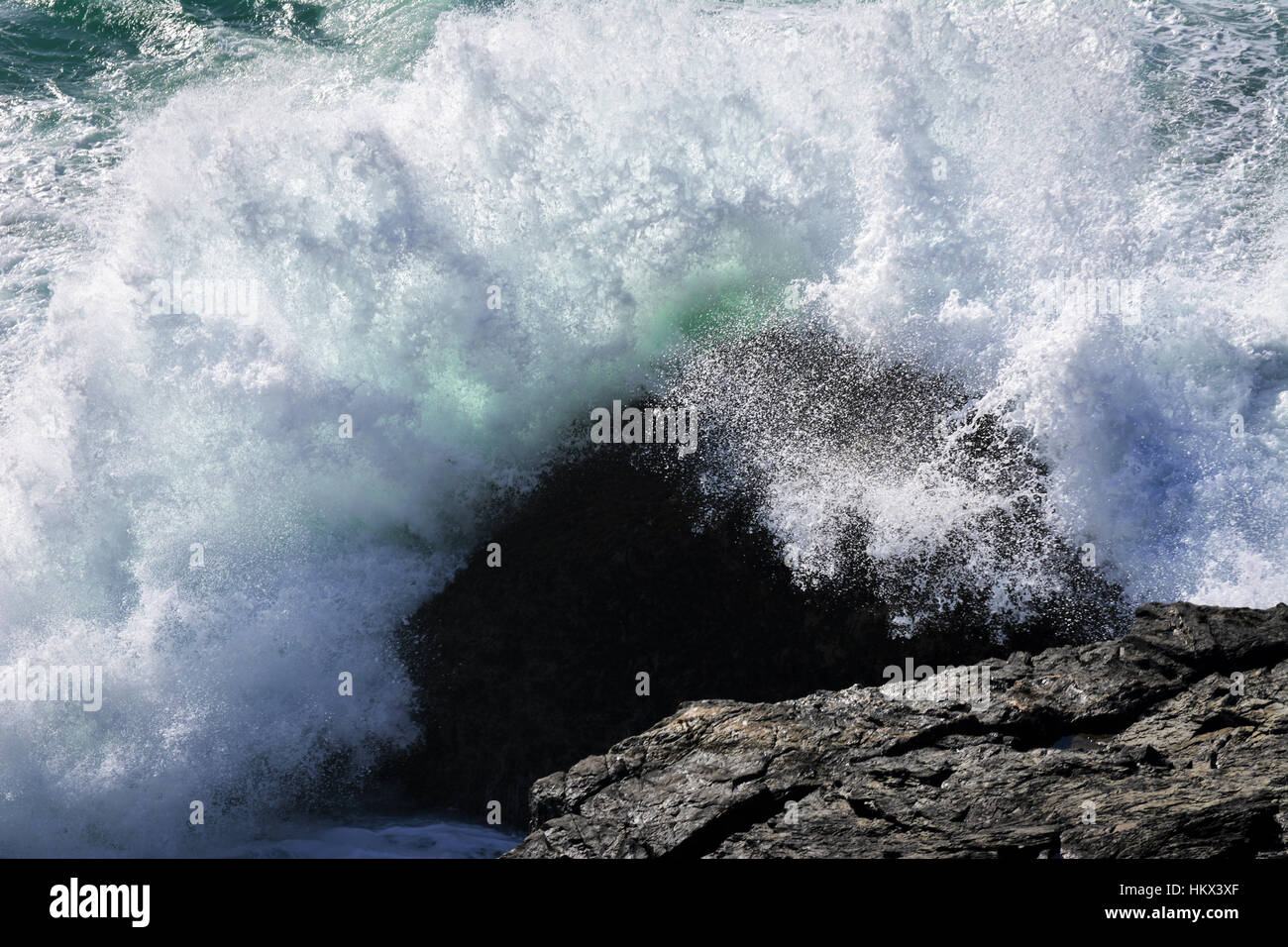 Wellen an der Küste, Trevose Head, Cornwall, England Stockfoto