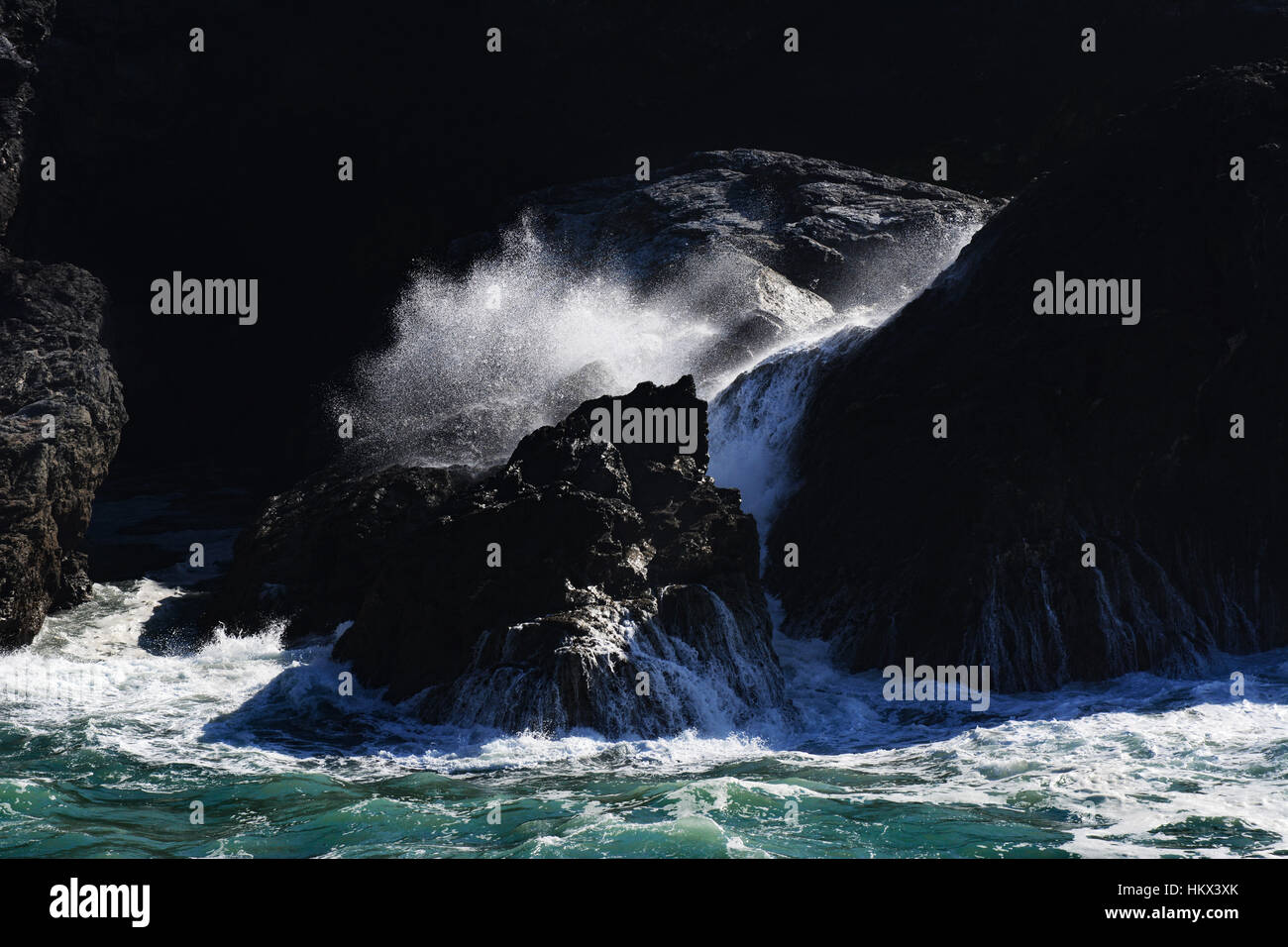 Wellen an der Küste, Trevose Head, Cornwall, England Stockfoto