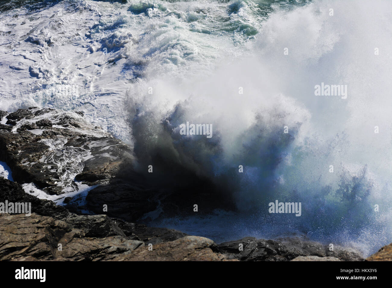 Wellen an der Küste, Trevose Head, Cornwall, England Stockfoto