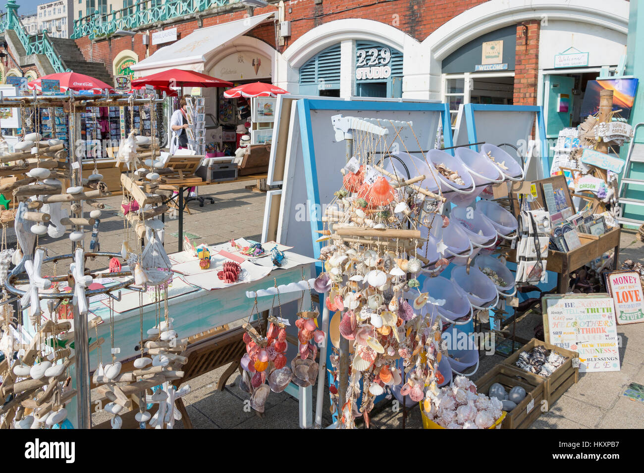 Souvenir Shell Shop, Kings Road Bögen, Brighton, East Sussex, England, Vereinigtes Königreich Stockfoto