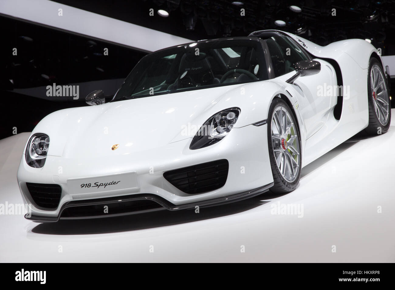 FRANKFURT, GERMANY - SEP 16, 2015: Porsche 918 Spyder auf der IAA 2015 vorgestellt. Stockfoto