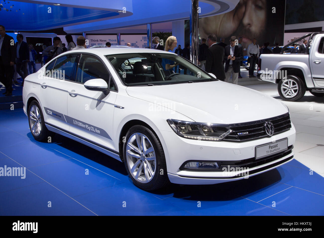 FRANKFURT, GERMANY - SEP 16, 2015: Volkswagen Passat TDI BlueMotion auf der IAA 2015. Stockfoto