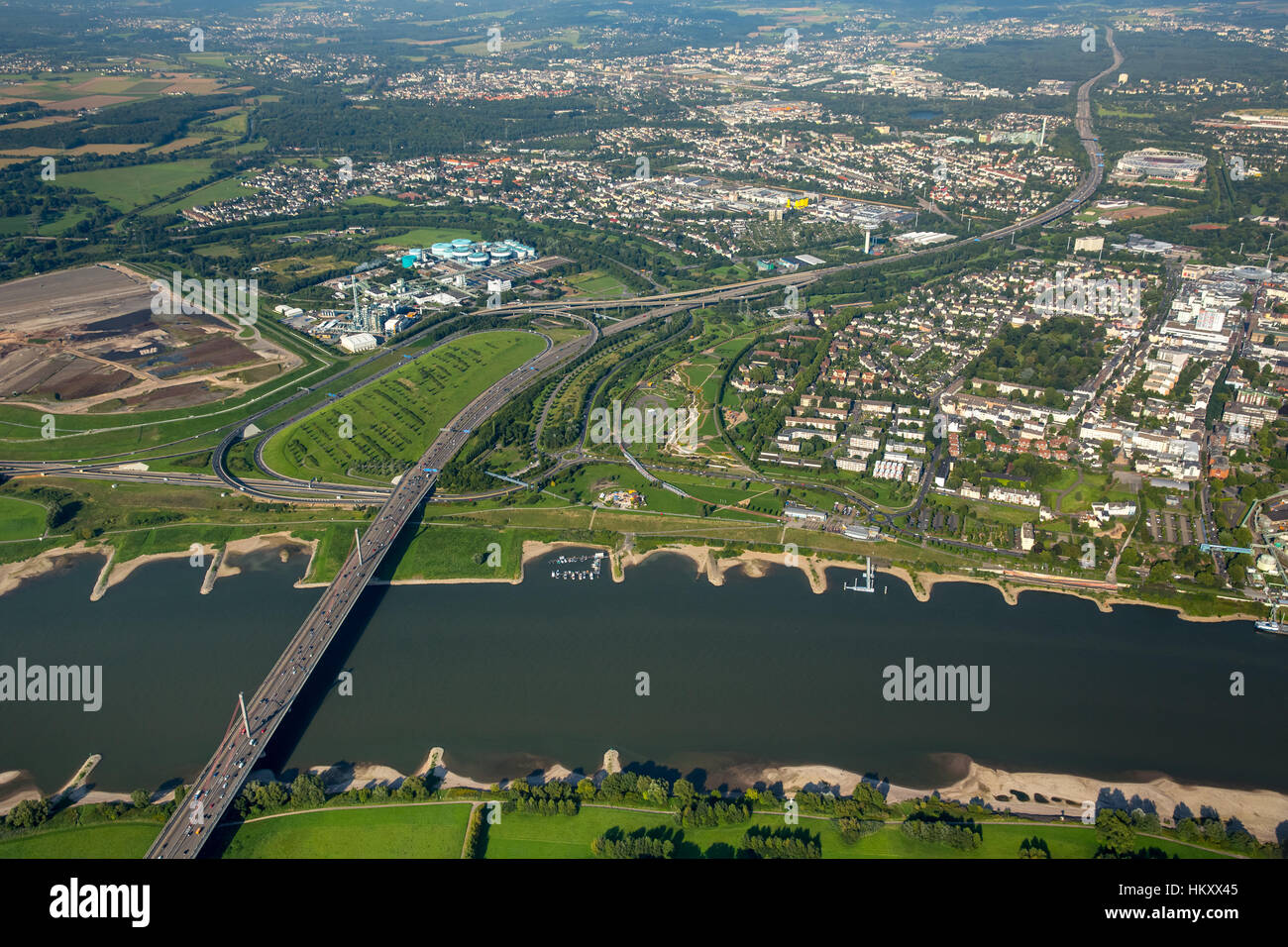 Autobahnbrücke über den Rhein, A1, in der Nähe von Leverkusen, Rheinland, North Rhine-Westphalia, Germany Stockfoto