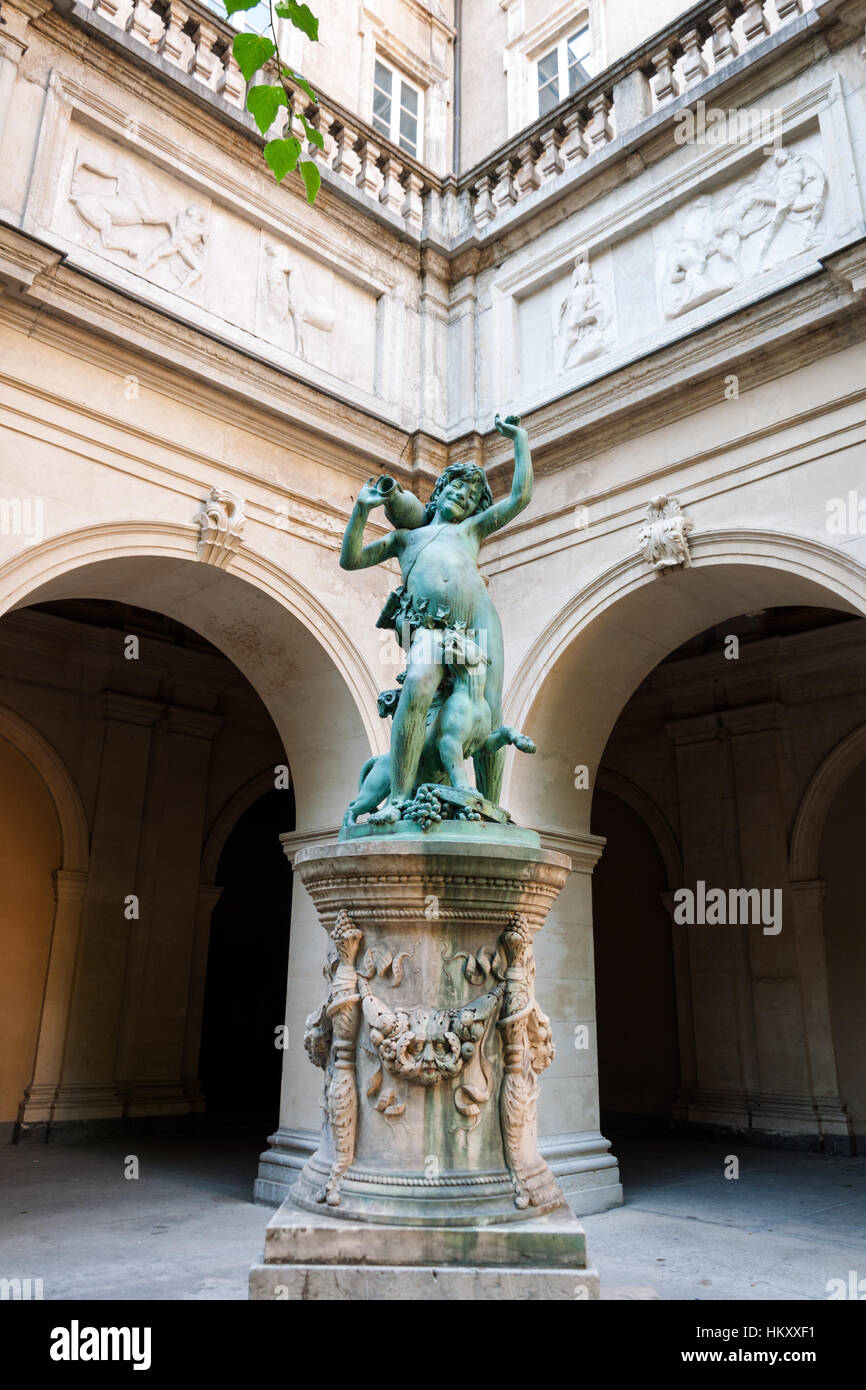 Skulptur im Museum der schönen Künste von Lyon, Frankreich. Statuen im Park des Palais Saint-Pierre Stockfoto