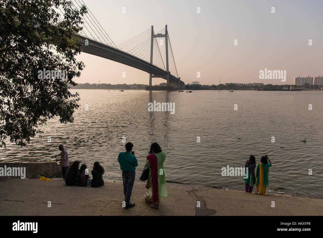 Die Hooghly Brücke über den Fluss Hooghly in Kolkata (Kalkutta), West Bengal, Indien. Stockfoto