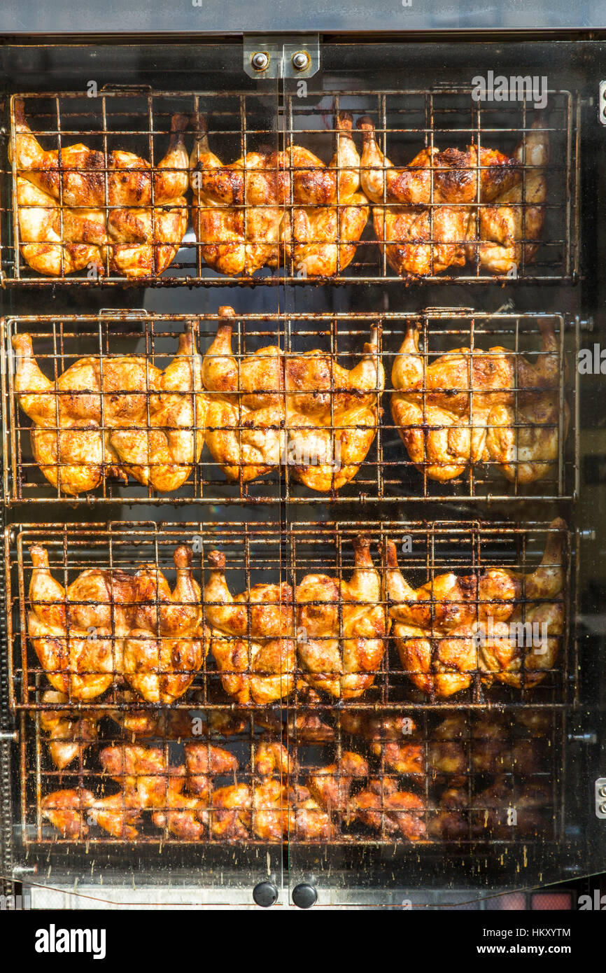 Hähnchengrill, Imbiss, Fastfood, Grill, gebratenes Huhn, Stockfoto